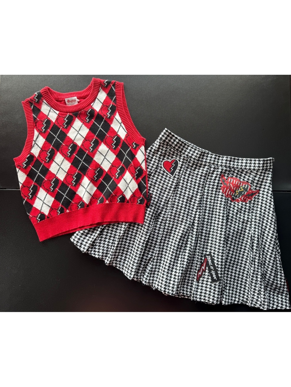 Disney Descendants Rise of Red Girls 10/12 Sweater Vest Houndstooth Skirt Set